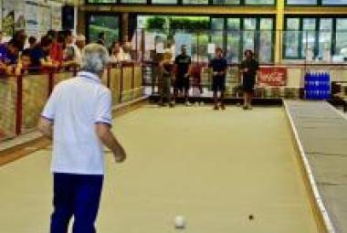 La Bocciofila diventerà un campo da beach volley. All'esterno un campo di padel